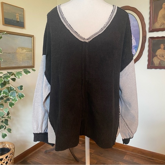 POL • Oversized Waffle Knit V Neck Black & Gray Balloon Sleeve Top • Size S - Picture 1 of 7